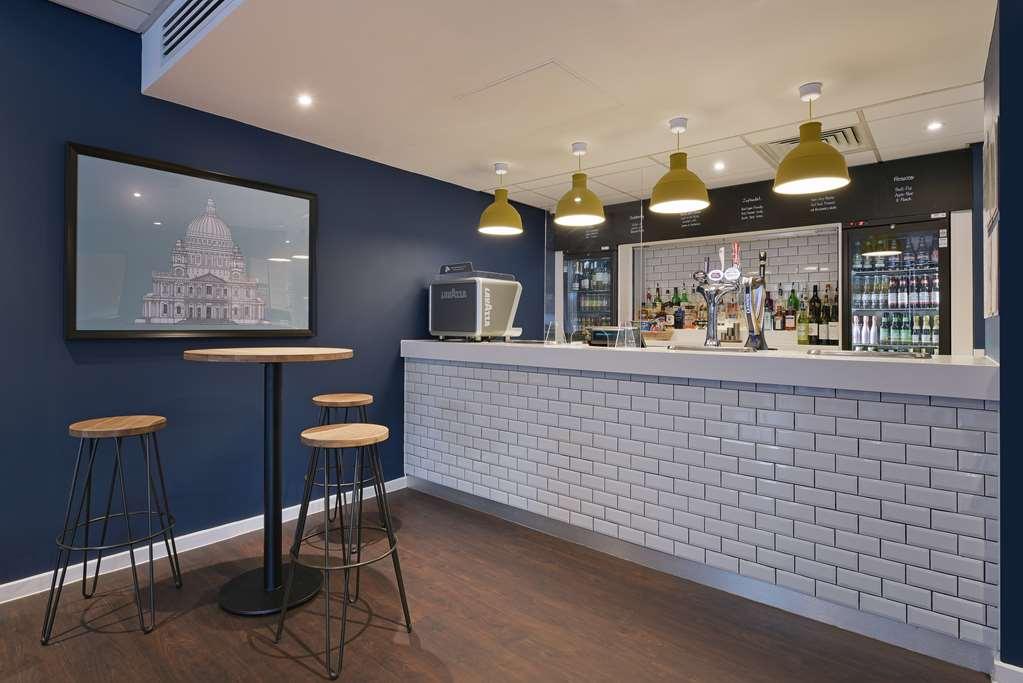 Travelodge London Stratford Hotel Restaurante foto